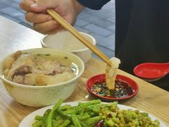 -雷祖芳老妈蹄花店