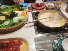 -尚尚仙·酸汤猪手·猪肚鸡火锅(华联万柳购物中心店)