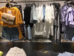 -URBAN REVIVO(欢乐海岸购物中心店)