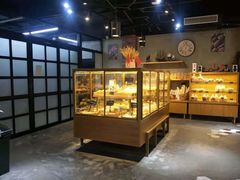 面包甜点陈列柜-啊噗吐呦现场烘焙(麦凯乐店)