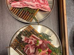 -草家酱蟹炭火烤肉店(珲春南路二店)
