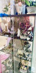 -月月婚纱礼服仓储店(王府井店)