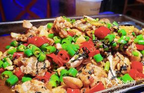 Classic Perilla-Flavored Grilled Frog in Flat Pan