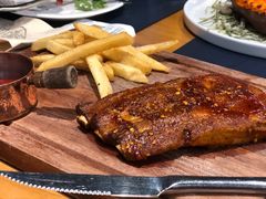 香烤肋排配梅子酱-鼎鼎西餐厅