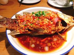 香煎鲫鱼-费大厨辣椒炒肉(万家丽一店)