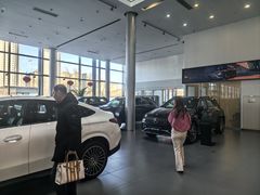 -天津波士信达奔驰4S店(卫津南路店)