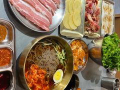 -围炉肉舍•炭烤活鳗•丹东海鲜烤肉(步行街店)