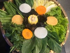 -尚尚仙·酸汤猪手·猪肚鸡火锅(华联万柳购物中心店)