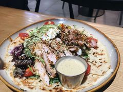 照烧鸡肉配牛油果拉法沙拉-HELLO 27 意面·沙拉·帕尼尼