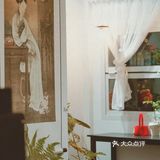 对扬州的咖啡店如数家珍，私人咖啡馆和连锁咖啡不同的是