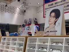 -美式眼镜·授权蔡司.依视路.尼康.豪雅.明月(人民广场店)