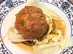鸭蛋黄狮子头-春水锅贴·传统鲁菜(大明湖店)