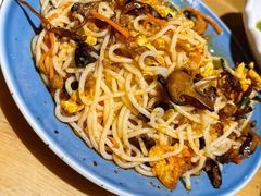 菌子肉酱炒米线-山茶云南菜(中关村店)