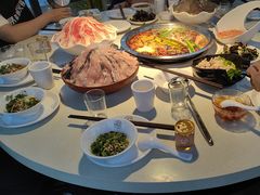 -茅草房·河畔园林火锅