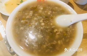 Coix Seed Mung Bean Lily Bulb Porridge