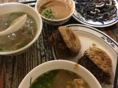 小葱拌豆腐-老爆肚满五香烧牛羊肉