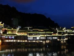 -临江餐馆二楼美食部落