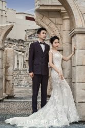 -现代经典婚纱摄影