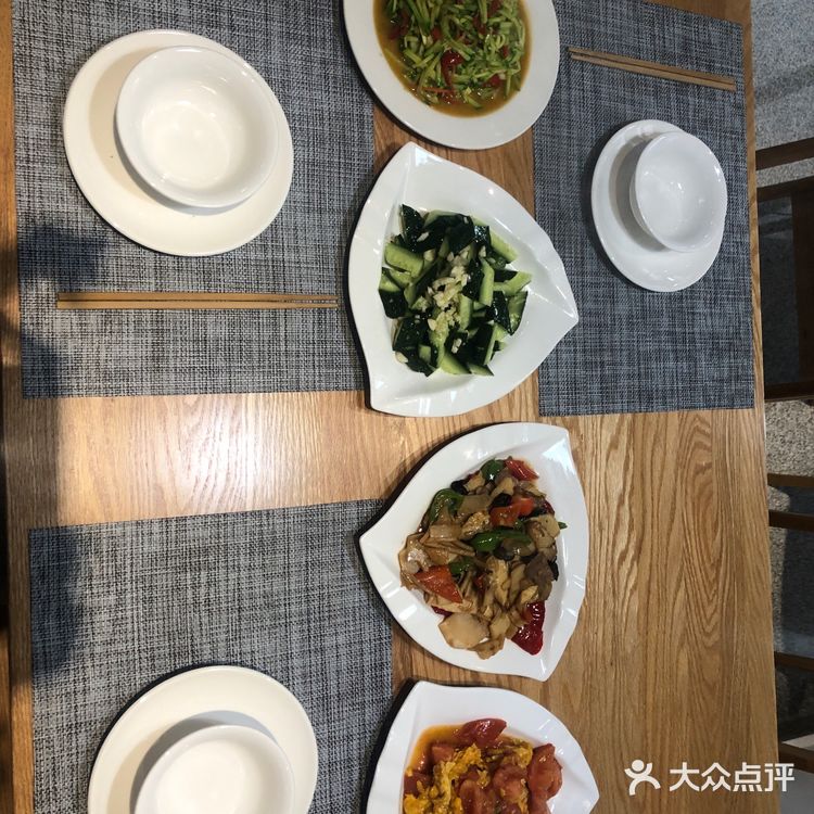 建议可以旁边几家农家乐吃。这家的定位是高端名宿