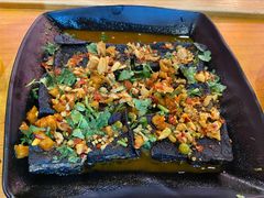 黑色经典臭豆腐-回·龙虾铺·盆盆蟹·烧烤大排档(回龙观店)