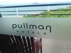 -三亚湾海居铂尔曼度假酒店