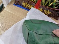 -爱革·奢品·鞋包·衣物·家居(金桥国际商业广场店)
