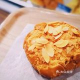 酥皮爆炸头 第一眼见到会以为是咸味的面包