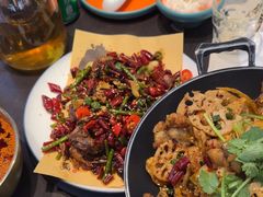 -川流不息·地道川菜·小龙虾(松东路店)