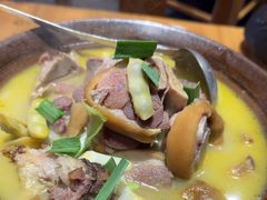 -帅巴人舅母子腊蹄民俗村