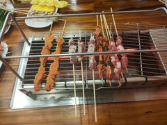 -哈尔滨小酒馆·鲜肉现穿自助烧烤(康新花园店)