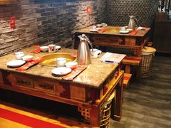 -沪小二炭火蛙锅(淮海中路美食不夜城店)