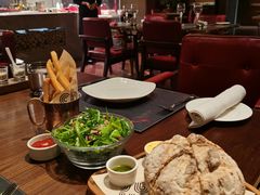 -恰餐厅及酒吧 CHAR Bar & Grill (北京丽都皇冠假日店)