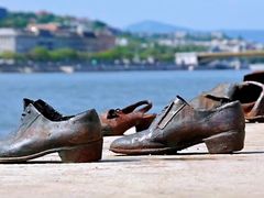 -多瑙河畔鞋履雕塑
