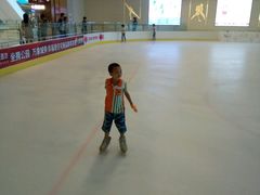 -冰纷万象滑冰场(赣州华润万象城店)