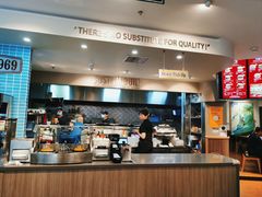 -The Habit Burger Grill 哈比特汉堡(世博店)
