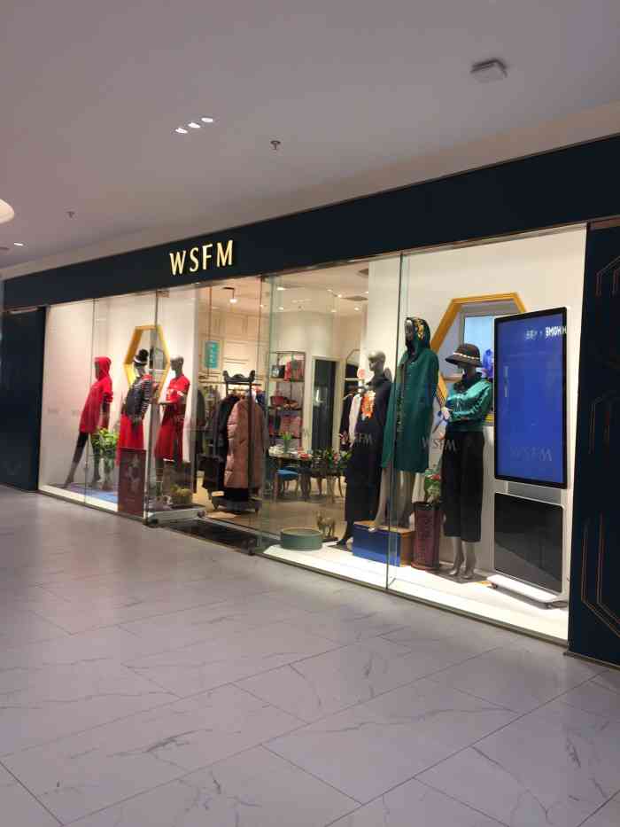 五色风马(龙德广场店)-"和妈妈来龙德广场逛街,发现五色风马店铺换.