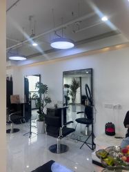 -V7 HAIR SALON