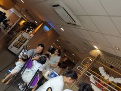 等位区-麦当劳(中山大道中店)