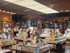 -西西弗书店(三峡广场湟恩新纪元购物广场店)