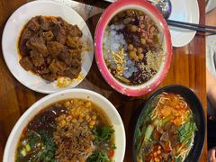 -爆炸头阿姨小四川正宗川味小吃(无任何分店)