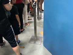 排队等候的游客-圣淘沙天际线斜坡滑车