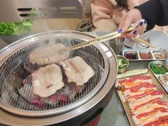 -围炉肉舍•炭烤活鳗•丹东海鲜烤肉(步行街店)
