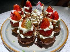 草莓忌廉华夫饼-BE BRIGHT KITCHEN(正佳广场店)