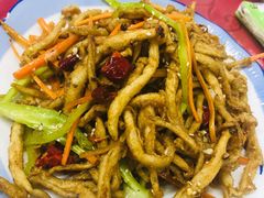 干锅茶树菇-兴国苑酒店