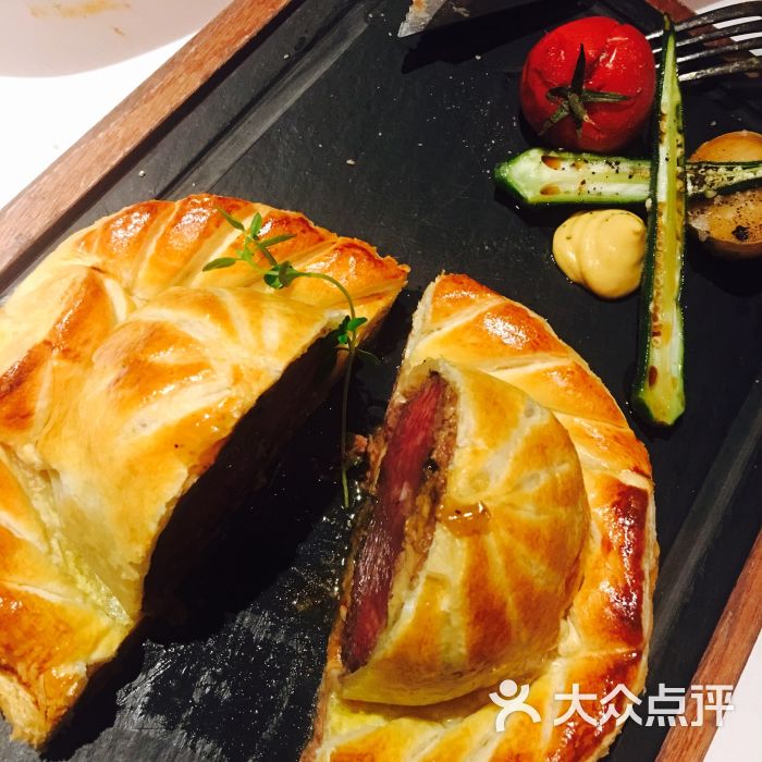 果木烤厚黑椒牛排