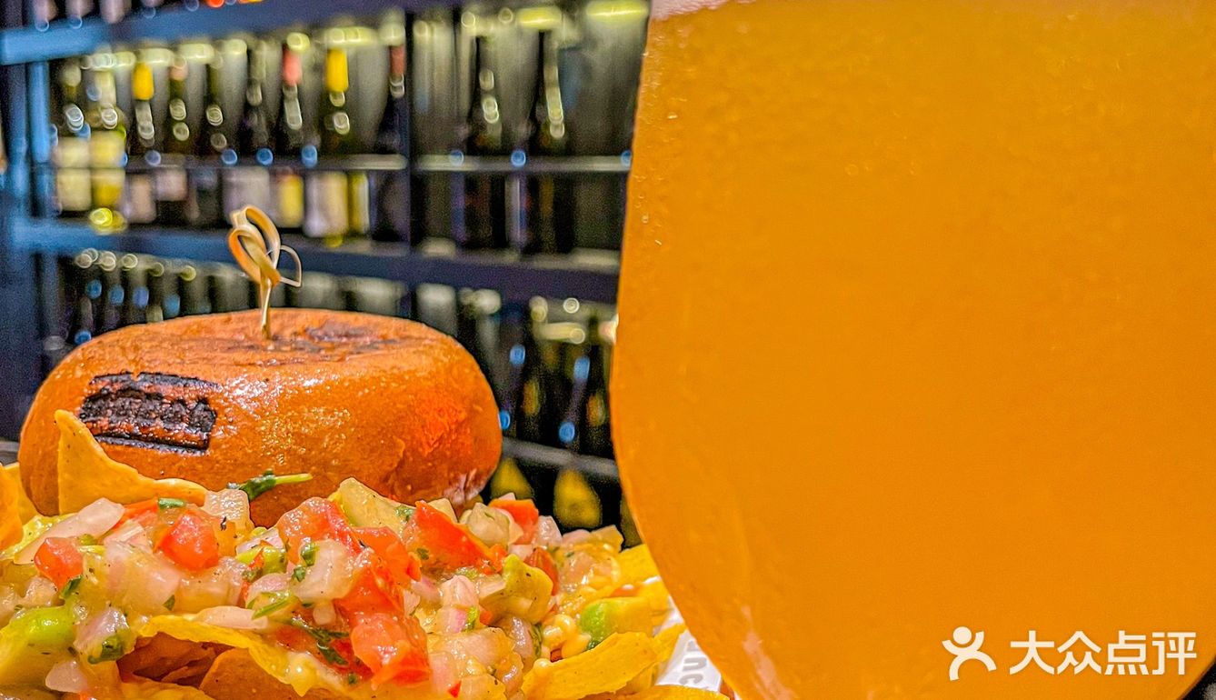 🍔广州坠好吃的汉堡竟然在酒吧里❓