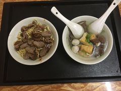 -松树干拌面店