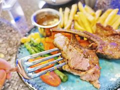 香煎羊排配迷迭香汁-上海齐鲁万怡大酒店·辣椒屋咖啡厅