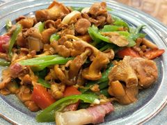 鸡油菌炒腊肉-白家寨子·山野白族菜(古城总店)