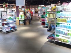 -中百仓储超市有限公司(越秀星汇维港店)
